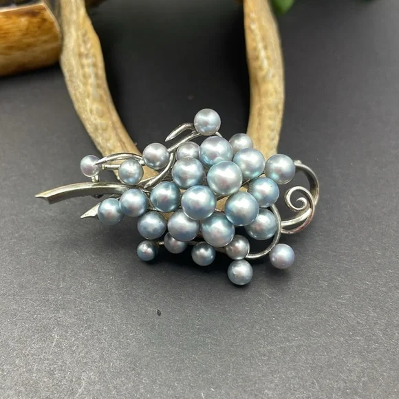 Saltwater pearls blue brooch vintage sterling
